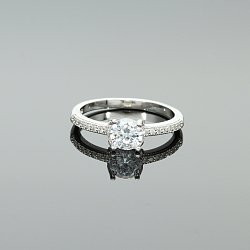 Pierścionek srebrny
z cyrkoniami