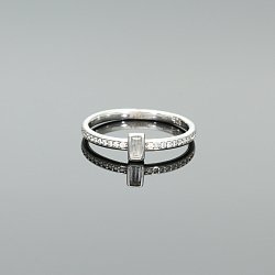 Pierścionek srebrny
z cyrkoniami