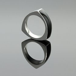 Pierścionek srebrny
z koralowcem