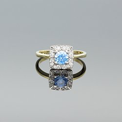 Pierścionek złoty
z topazem i cyrkoniami